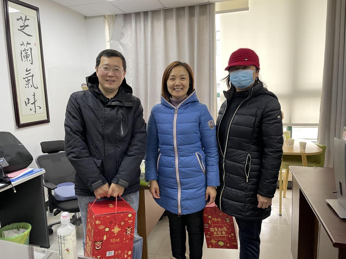图为走访慰问照片