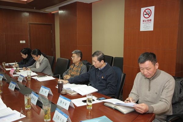 图为会议分组讨论现场