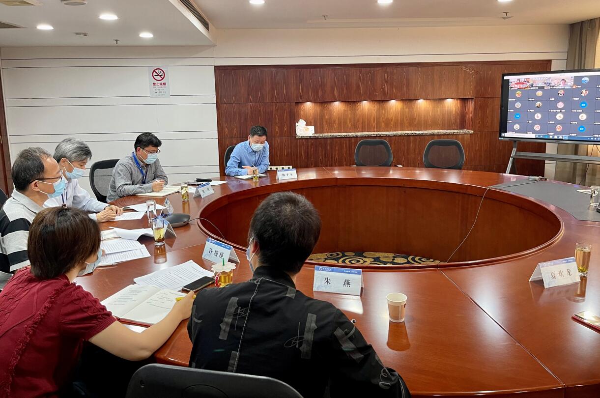 图为学校召开离校返乡专项工作部署会（奉浦校区会场）