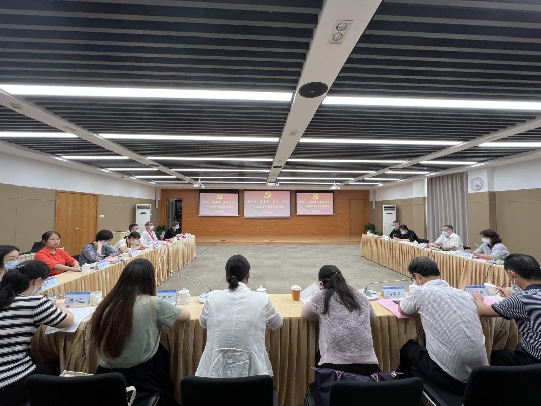 图为座谈会现场