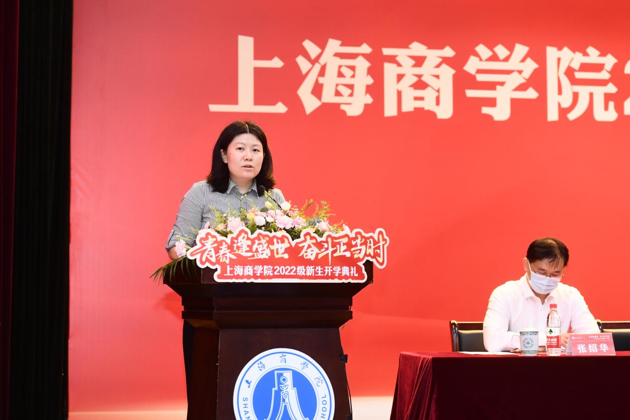 商务经济学院王晨老师作为教师代表发言