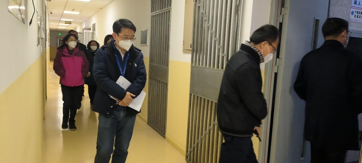市教卫工作党委副书记、市教委副主任闵辉检查研招上海商学院考点