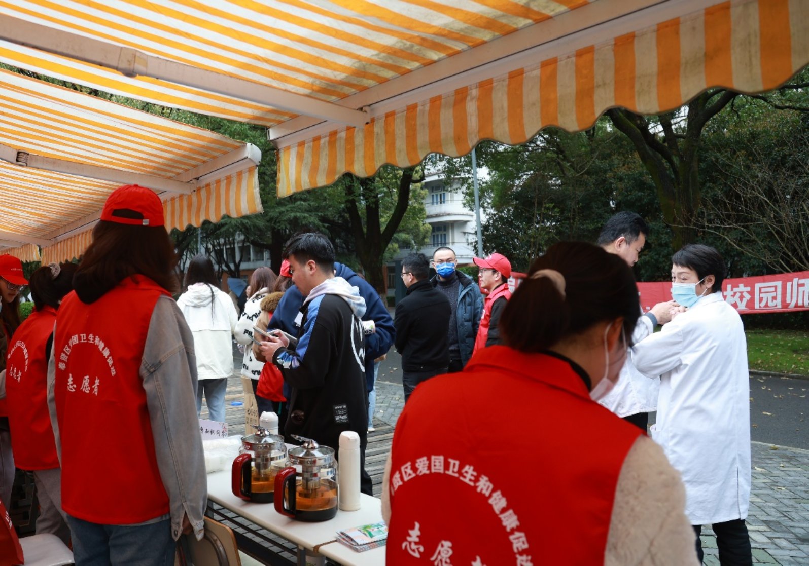 健康知识问答、中医养生茶饮、摆放科普宣传栏