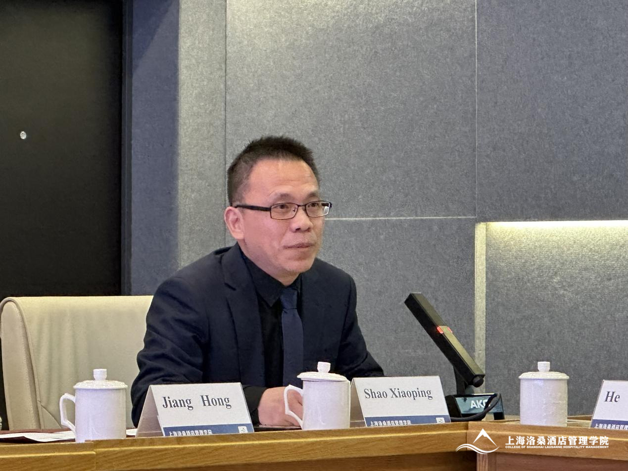 图为邵小平书记作汇报