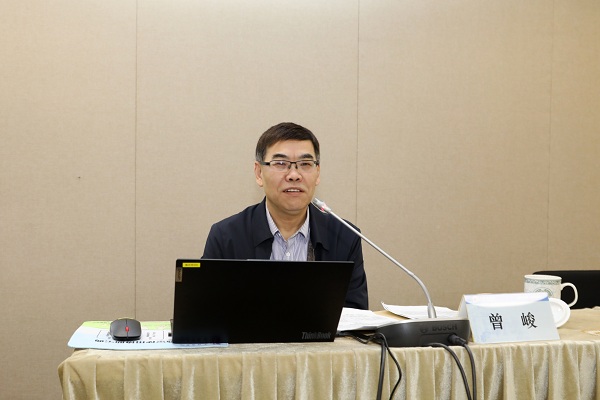 上海市委党校副校长、上海行政学院副院长曾峻作讲座